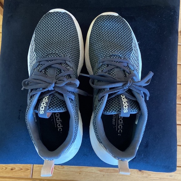 Adidas trainer. Light weight. Great shape - Picture 3 of 4